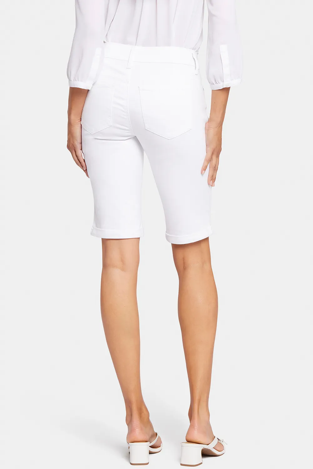 Briella Twill Shorts In Petite - Optic White